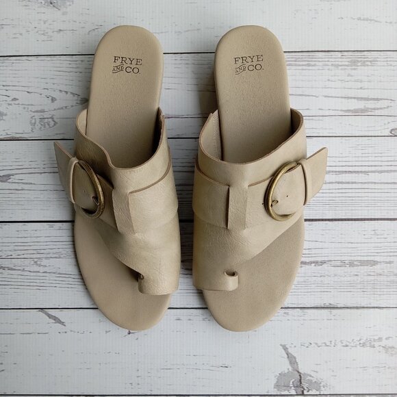 Frye and Co Quincey Toe Loop Sandals Sz 8.5 Taupe Low Wedge Buckle Strap Comfort - Picture 9 of 12